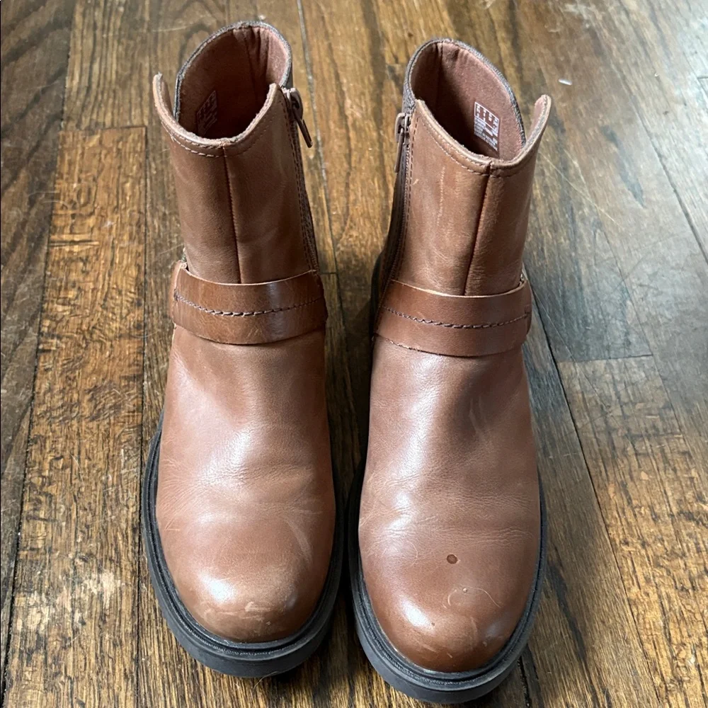 Clarks Women's Opal Rose Ankle Boot sz 8, Cognac/Brown - see all pics - Picture 2 of 9